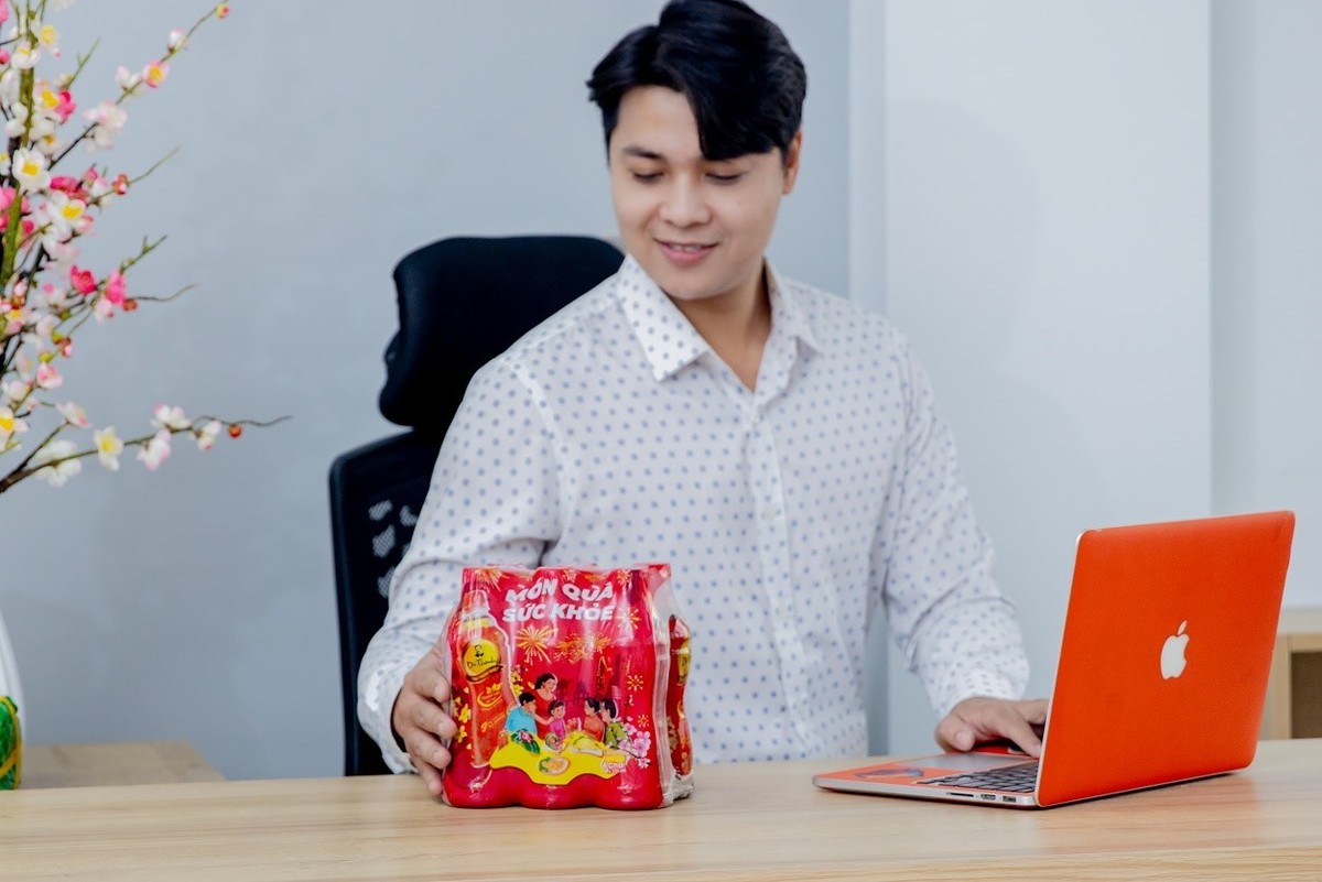 Với nhiều bạn trẻ hướng ngoại khác, dù đêm hôm trước liên tục tiệc tùng nhưng sáng hôm sau vẫn tươi tắn xử lý công việc nhờ thanh lọc cơ thể với Trà thanh nhiệt Dr Thanh khỏi ảnh hưởng từ đồ uống có cồn hay thức ăn cay nóng. Với nhiều bạn trẻ hướng ngoại khác, dù đêm hôm trước liên tục tiệc tùng nhưng sáng hôm sau vẫn tươi tắn xử lý công việc nhờ thanh lọc cơ thể với Trà thanh nhiệt Dr Thanh khỏi ảnh hưởng từ đồ uống có cồn hay thức ăn cay nóng.