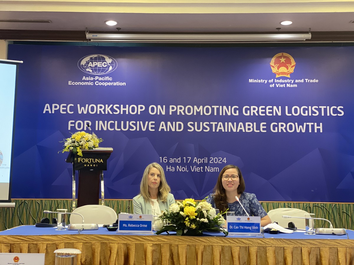 Những trở ngại trong việc xanh hóa ngành logistics theo quan điểm tăng trưởng toàn diện và bền vững được thảo luận tại hội thảo. Những trở ngại trong việc xanh hóa ngành logistics theo quan điểm tăng trưởng toàn diện và bền vững được thảo luận tại hội thảo.