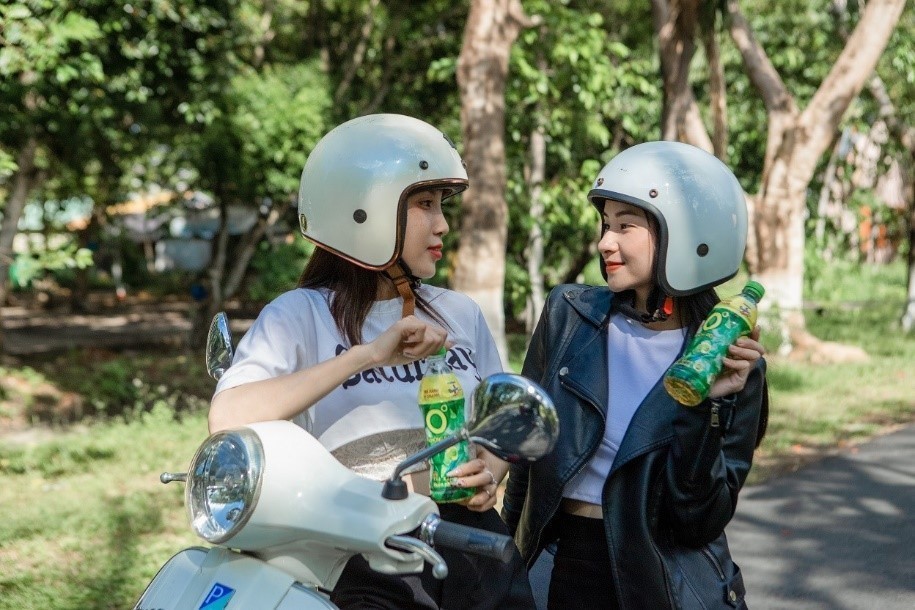 Nhiều bạn trẻ khác chọn ở nhà chạy deadline và thư giãn, giải nhiệt cuộc sống với những chai Trà Xanh Không Độ để xua tan căng thẳng mệt mỏi. Nhiều bạn trẻ khác chọn ở nhà chạy deadline và thư giãn, giải nhiệt cuộc sống với những chai Trà Xanh Không Độ để xua tan căng thẳng mệt mỏi.