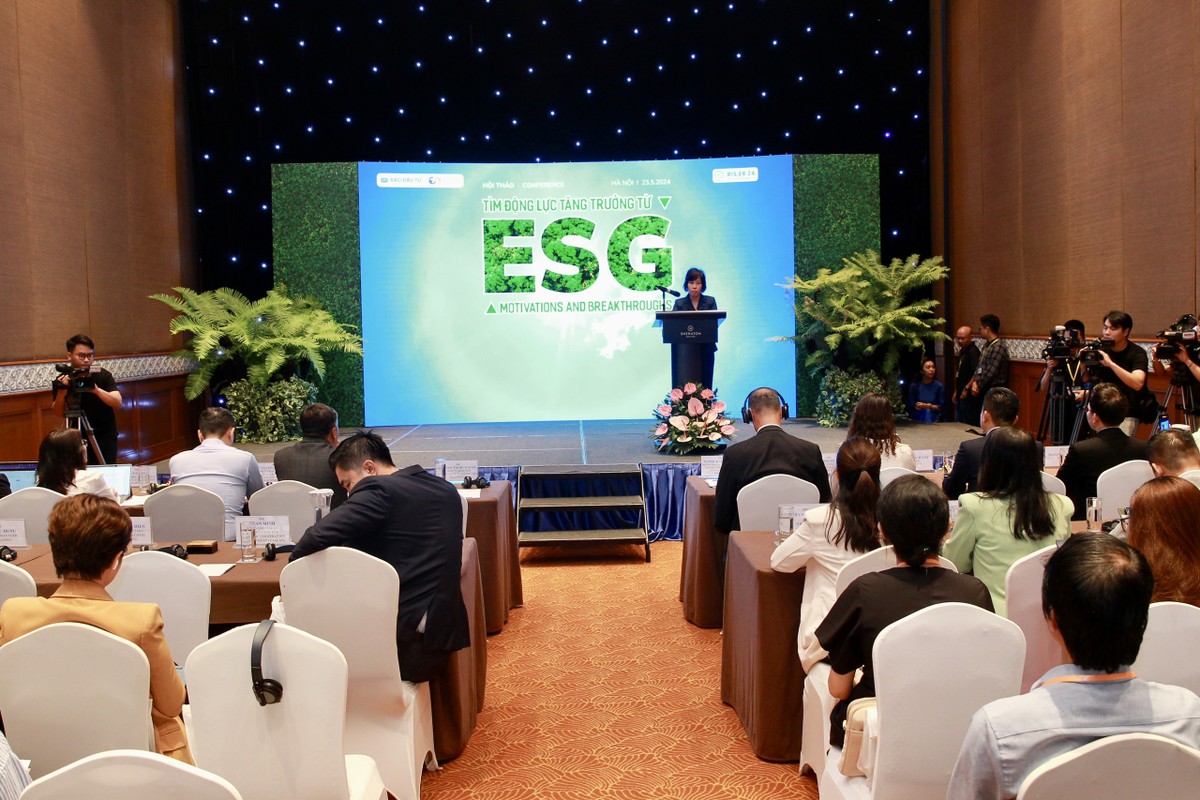 Hội thảo Tìm động lực tăng trưởng từ ESG thu hút đông đảo các chuyên gia, doanh nghiệp, nhà quản lý tham dự. Hội thảo Tìm động lực tăng trưởng từ ESG thu hút đông đảo các chuyên gia, doanh nghiệp, nhà quản lý tham dự.
