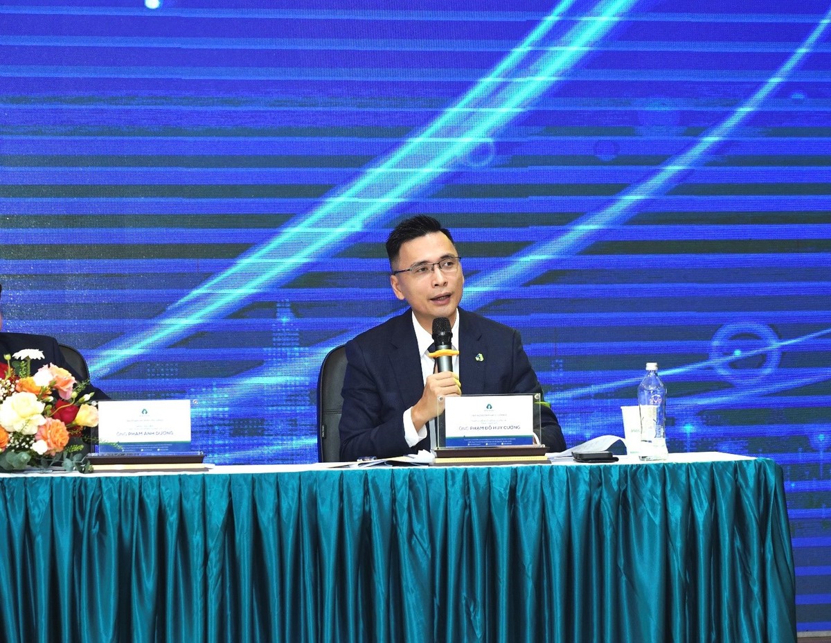 Tổng giám đốc APH Phạm Đỗ Huy Cường chia sẻ về kế hoạch kinh doanh 2024. Tổng giám đốc APH Phạm Đỗ Huy Cường chia sẻ về kế hoạch kinh doanh 2024.