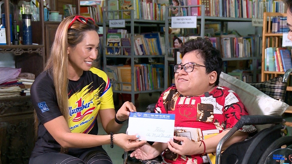 Đại sứ thương hiệu Number 1 luôn tích cực đồng hành trong các chương trình giúp đỡ cộng đồng. Đại sứ thương hiệu Number 1 luôn tích cực đồng hành trong các chương trình giúp đỡ cộng đồng.