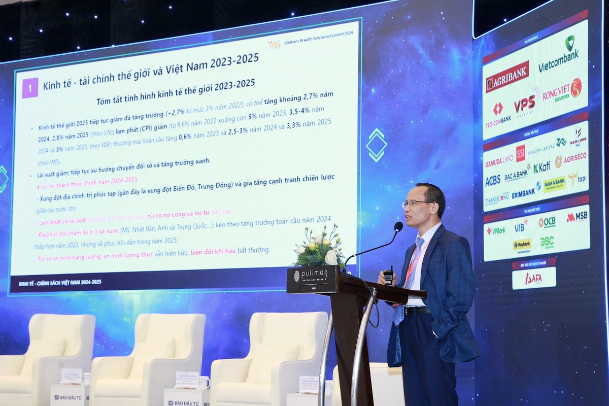 TS. Cấn Văn Lực cho rằng thị trường chứng khoán đang phục hồi tích cực. TS. Cấn Văn Lực cho rằng thị trường chứng khoán đang phục hồi tích cực.