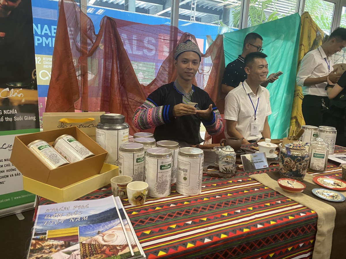 Sự kiện lần này là cơ hội để các SIB giới thiệu sản phẩm và dịch vụ của mình. Sự kiện lần này là cơ hội để các SIB giới thiệu sản phẩm và dịch vụ của mình.