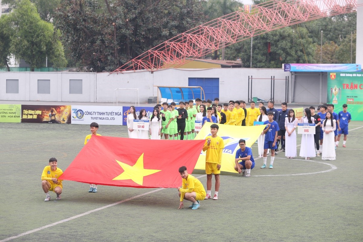 Trận Chung kết giải bóng đá học sinh THPT Hà Nội - An ninh Thủ đô lần thứ XXIII năm 2024 Cúp Number 1 Active diễn ra ngày 15/12 vừa qua. Trận Chung kết giải bóng đá học sinh THPT Hà Nội - An ninh Thủ đô lần thứ XXIII năm 2024 Cúp Number 1 Active diễn ra ngày 15/12 vừa qua.