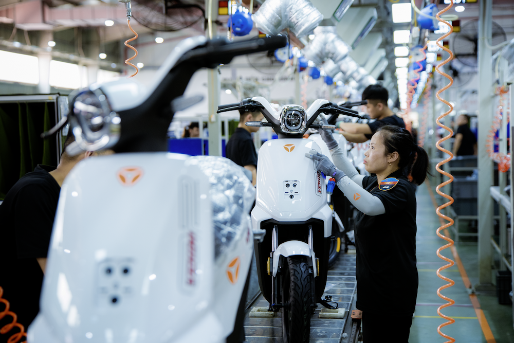 Nữ công nhân tại nhà máy YADEA Bắc Ninh. Tại đây có 10% sản lượng được xuất đi các nước trên thế giới.