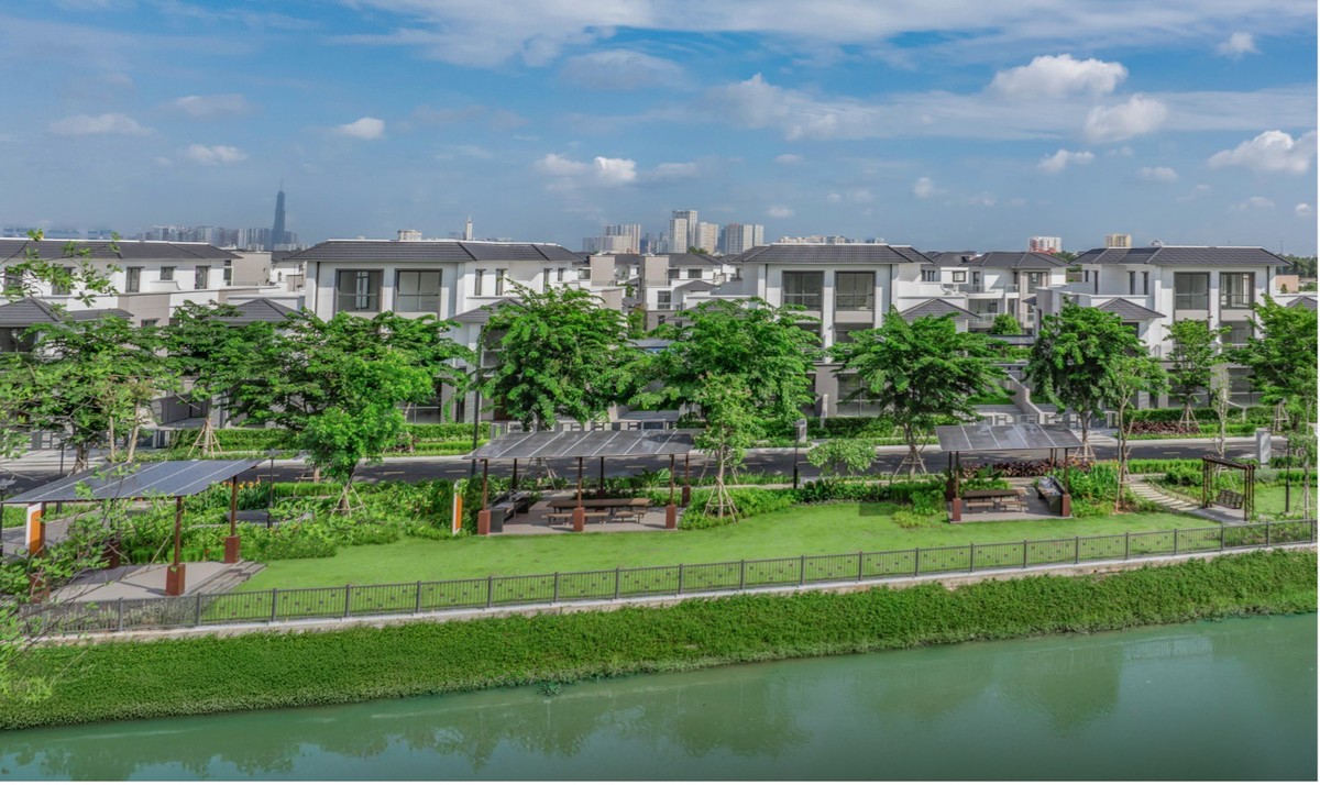 Gladia by the Waters ghi dấu ấn tại PropertyGuru Vietnam Property Awards với hai giải thưởng: “Dự án Nhà thấp tầng cao cấp xuất sắc nhất” và “Dự án Kết nối Thiên nhiên xuất sắc nhất”. Gladia by the Waters ghi dấu ấn tại PropertyGuru Vietnam Property Awards với hai giải thưởng: “Dự án Nhà thấp tầng cao cấp xuất sắc nhất” và “Dự án Kết nối Thiên nhiên xuất sắc nhất”.