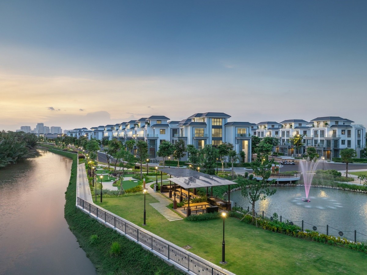 Với mật độ xây dựng chỉ 23,3%, Gladia by the Waters dành phần lớn không gian cho cây xanh, mặt nước. Về nhà là khoảng lặng thư thái giữa thiên nhiên ngay trong lòng đô thị. Hình thực tế Với mật độ xây dựng chỉ 23,3%, Gladia by the Waters dành phần lớn không gian cho cây xanh, mặt nước. Về nhà là khoảng lặng thư thái giữa thiên nhiên ngay trong lòng đô thị. Hình thực tế