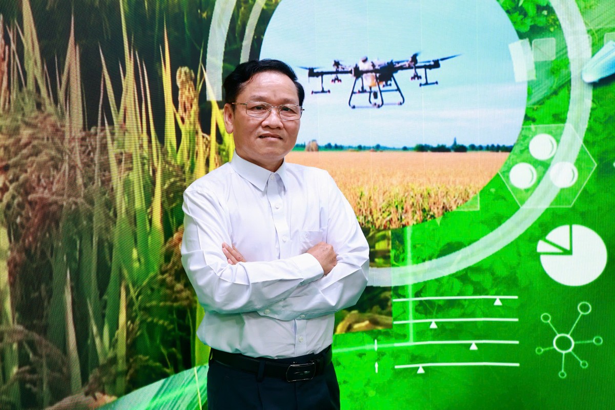 TS Lê Hoàng Kiệt, Giám đốc Sản phẩm mới và Giải pháp Dịch vụ Nông nghiệp, Công ty Cổ phần Phân bón Dầu khí Cà Mau (PVCFC). Ảnh Chí Cường. TS Lê Hoàng Kiệt, Giám đốc Sản phẩm mới và Giải pháp Dịch vụ Nông nghiệp, Công ty Cổ phần Phân bón Dầu khí Cà Mau (PVCFC). Ảnh Chí Cường.