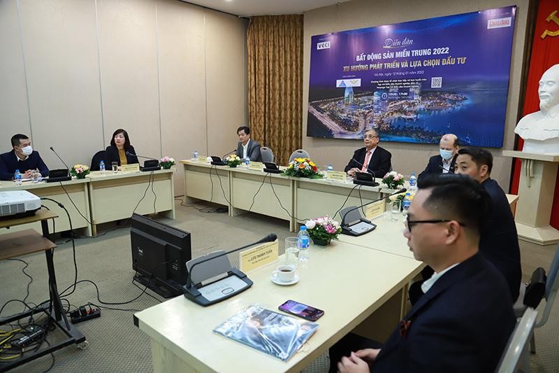 Toàn cảnh diễn đàn