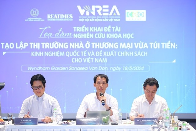 TS.LS. Đoàn Văn Bình - Phó chủ tịch VNREA TS.LS. Đoàn Văn Bình - Phó chủ tịch VNREA