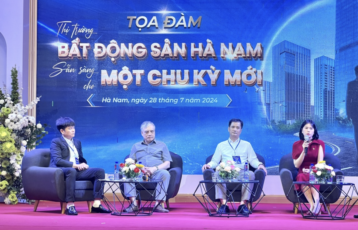 Các chuyên gia trao đổi tại hội thảo