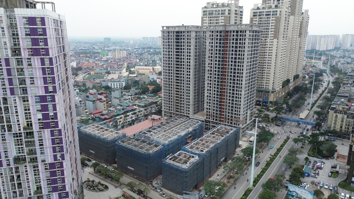 Dự án The Charm An Hưng, vừa khai trương căn hộ mẫu, với giá chào bán được chủ đầu tư hét lên tới 73 - 81 triệu đồng/m2 dù cuối đường và không có quá nhiều tiện ích xung quanh Dự án The Charm An Hưng, vừa khai trương căn hộ mẫu, với giá chào bán được chủ đầu tư hét lên tới 73 - 81 triệu đồng/m2 dù cuối đường và không có quá nhiều tiện ích xung quanh