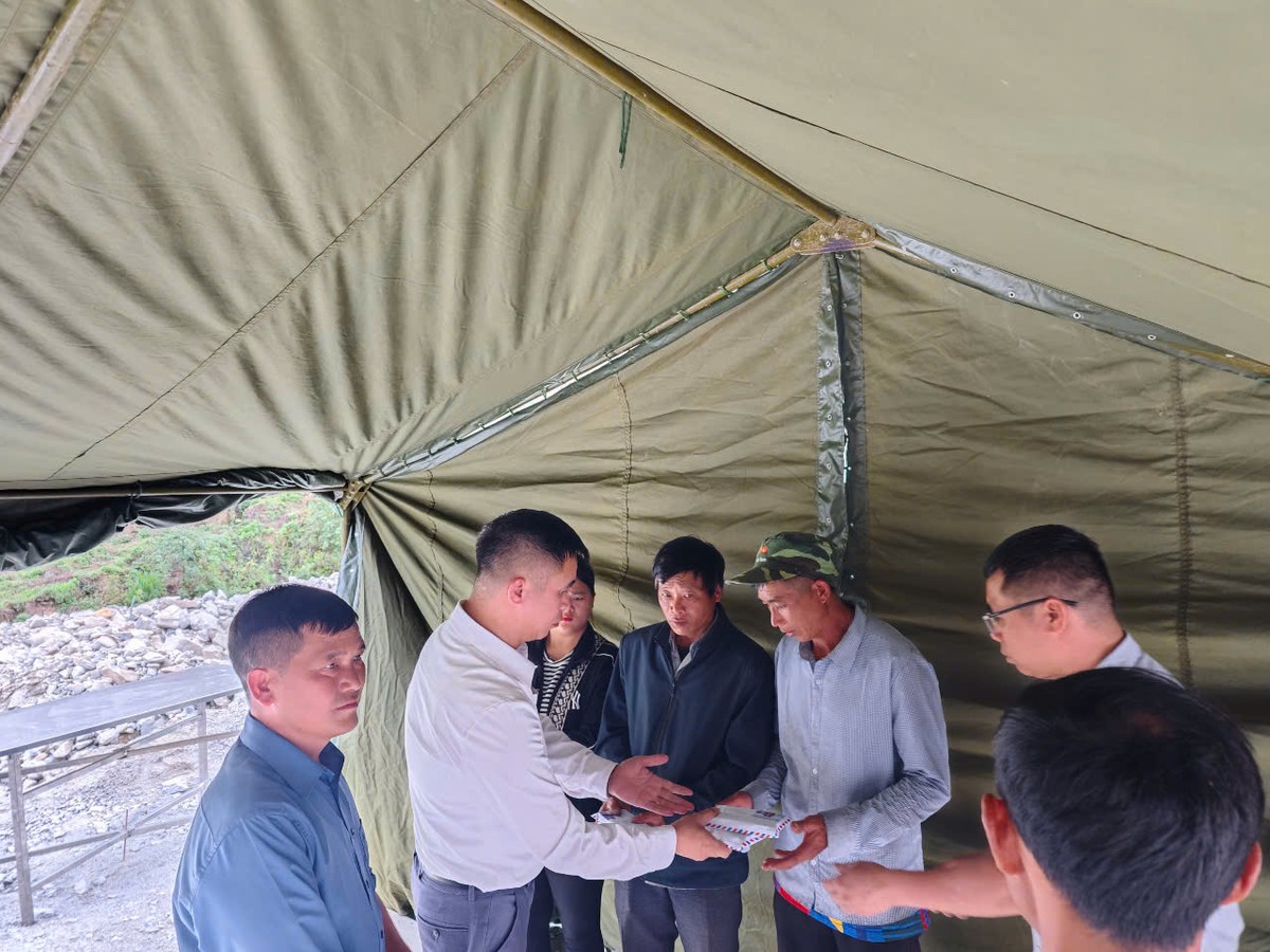 Công ty cổ phần Đầu tư thủy điện HPL đã hỗ trợ tạm thời các gia đình có người tử vong trong vụ sạt ta luy, mỗi gia đình 100 triệu đồng và chi phí mai táng. Công ty cổ phần Đầu tư thủy điện HPL đã hỗ trợ tạm thời các gia đình có người tử vong trong vụ sạt ta luy, mỗi gia đình 100 triệu đồng và chi phí mai táng.