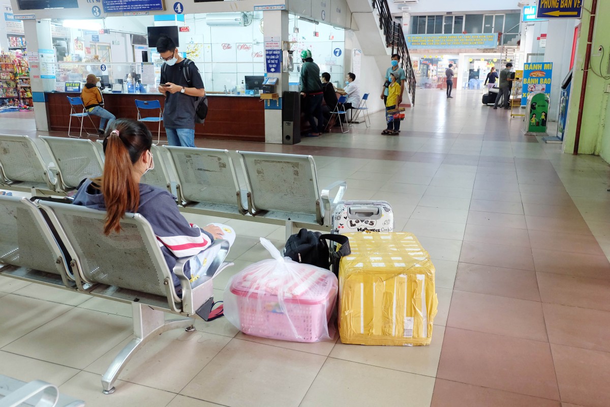 Ga Sài Gòn đìu hiu trước ngày nghỉ lễ ảnh 6