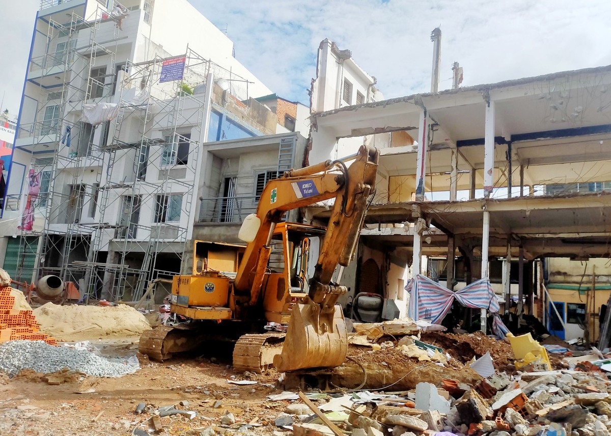 Ban Quản lý Đường sắt đô thị (MAUR) cho biết, dự kiến từ giờ tới cuối năm 2020, đơn vị sẽ nhận toàn bộ mặt bằng từ các địa phương. Ban Quản lý Đường sắt đô thị (MAUR) cho biết, dự kiến từ giờ tới cuối năm 2020, đơn vị sẽ nhận toàn bộ mặt bằng từ các địa phương.