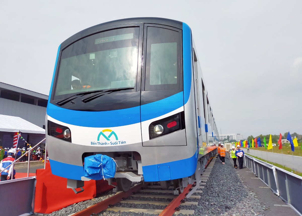 Đoàn tàu chính thức cập cảng TP.HCM từ ngày 8/10 và được di chuyển về Depot Long Bình (quận 9) Đoàn tàu chính thức cập cảng TP.HCM từ ngày 8/10 và được di chuyển về Depot Long Bình (quận 9)