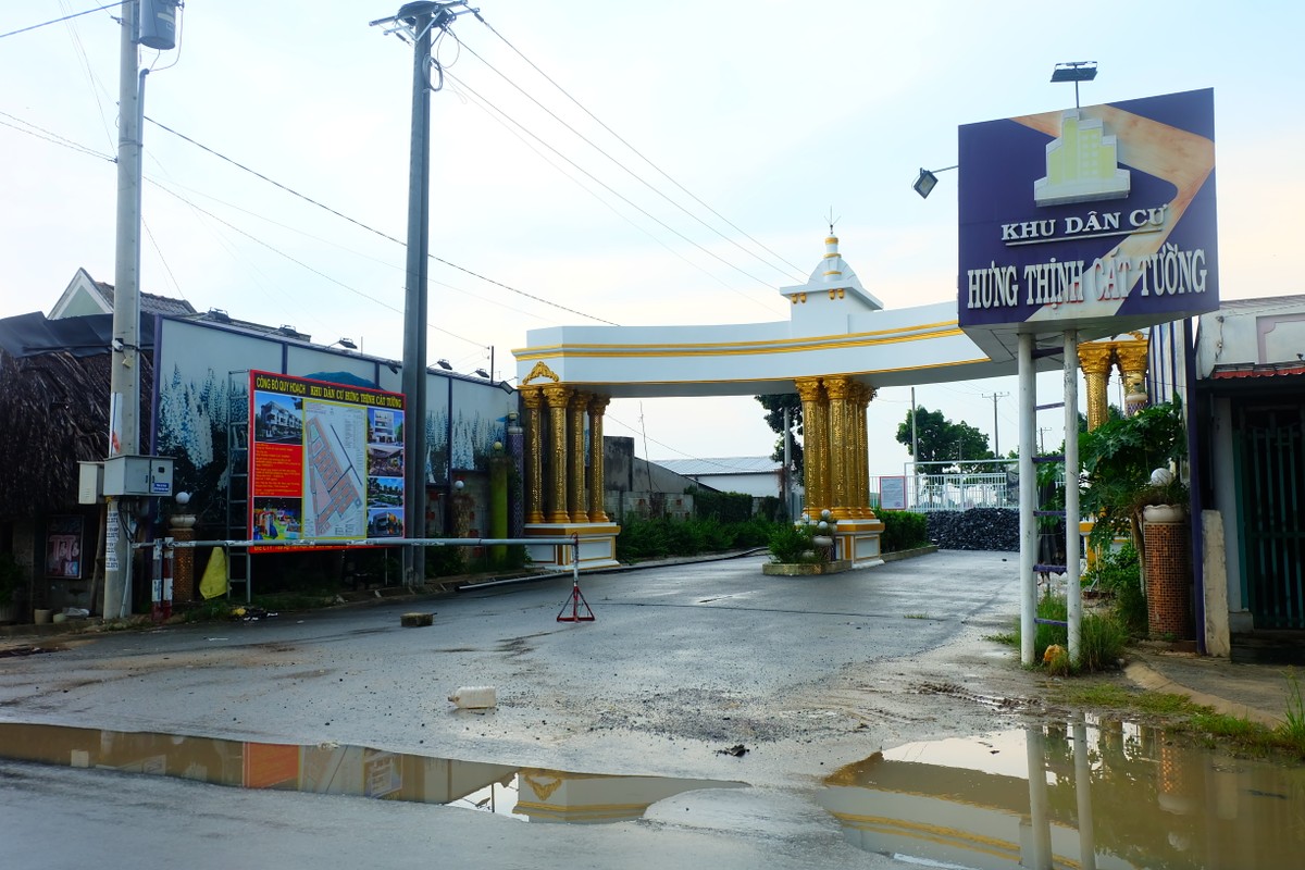 Thị trường bất động sản Long An không chỉ toàn "màu hồng", nhà đầu tư nên cẩn trọng. (Ảnh: Việt Dũng) Thị trường bất động sản Long An không chỉ toàn "màu hồng", nhà đầu tư nên cẩn trọng. (Ảnh: Việt Dũng)