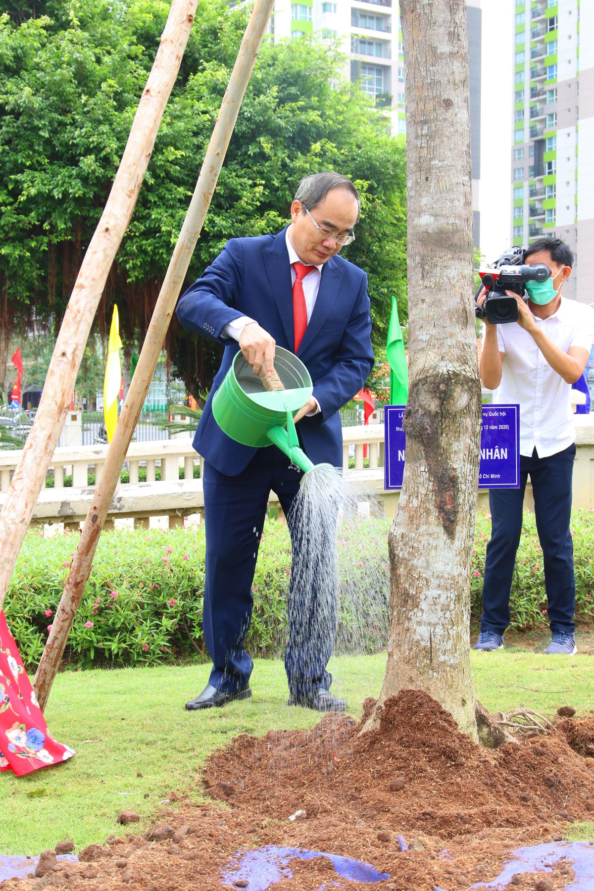 Ông Nguyễn Thiện Nhân trồng cây lưu niệm để kỷ niệm ngày Công bố Nghị quyết thành lập thành phố Thủ Đức. Ông Nguyễn Thiện Nhân trồng cây lưu niệm để kỷ niệm ngày Công bố Nghị quyết thành lập thành phố Thủ Đức.