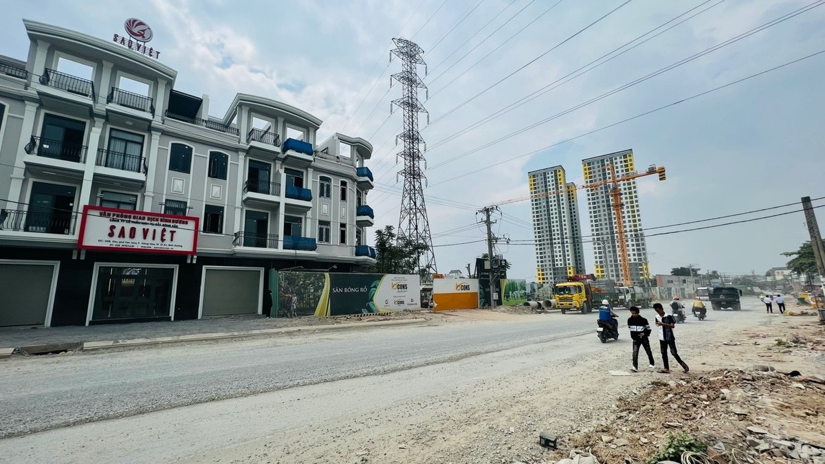 Khu phức hợp Bcons City nằm ngay trục đường Thống Nhất đang thi công mở rộng lên 32m, kết nối trung tâm TP Dĩ An và TP Thủ Đức trong ít phút. Khu phức hợp Bcons City nằm ngay trục đường Thống Nhất đang thi công mở rộng lên 32m, kết nối trung tâm TP Dĩ An và TP Thủ Đức trong ít phút.