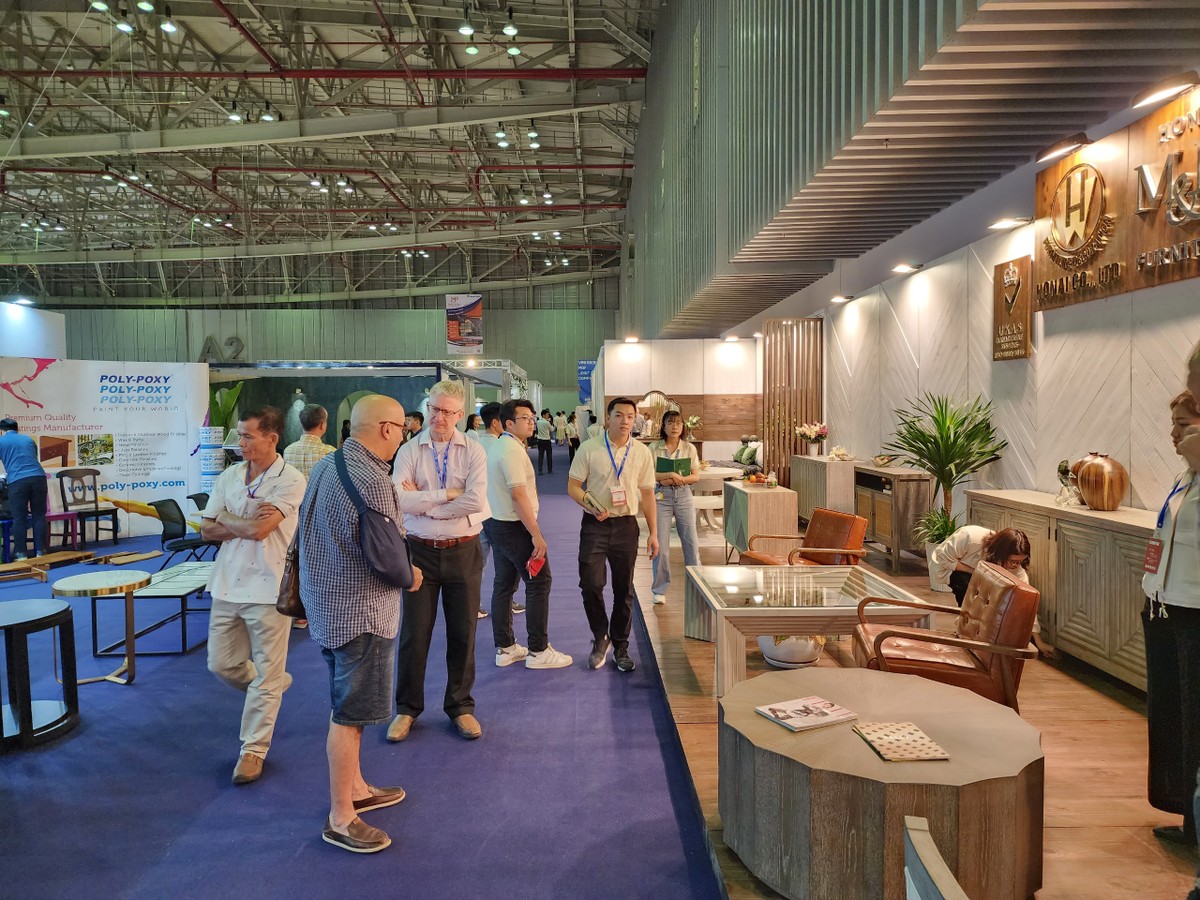 Sự kiện thu hút được sự quan tâm của nhiều doanh nghiệp và khách nước ngoài. Sự kiện thu hút được sự quan tâm của nhiều doanh nghiệp và khách nước ngoài.