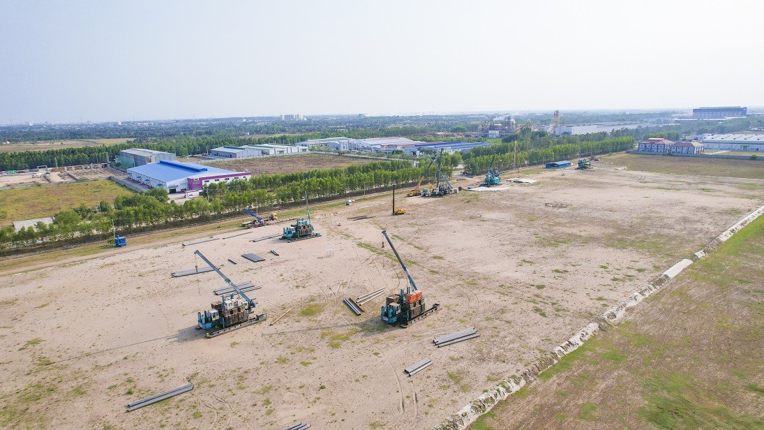 Một nhà máy trị giá 136 triệu USD tại Khu công nghiệp Phú An Thạnh (huyện Bến Lức, tỉnh Long An) đang được thi công nằm cách dự án The Diamond City chỉ 10 phút di chuyển (Nguồn ảnh: Thắng Lợi Group), hứa hẹn tương lai thu hút nhiều lao động, chuyên gia trí thức.