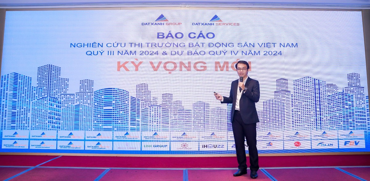 Ông Lưu Quang Tiến – Phó viện trưởng Viện nghiên cứu Kinh tế - Tài chính – Bất động sản DXS trình bày tại sự kiện.