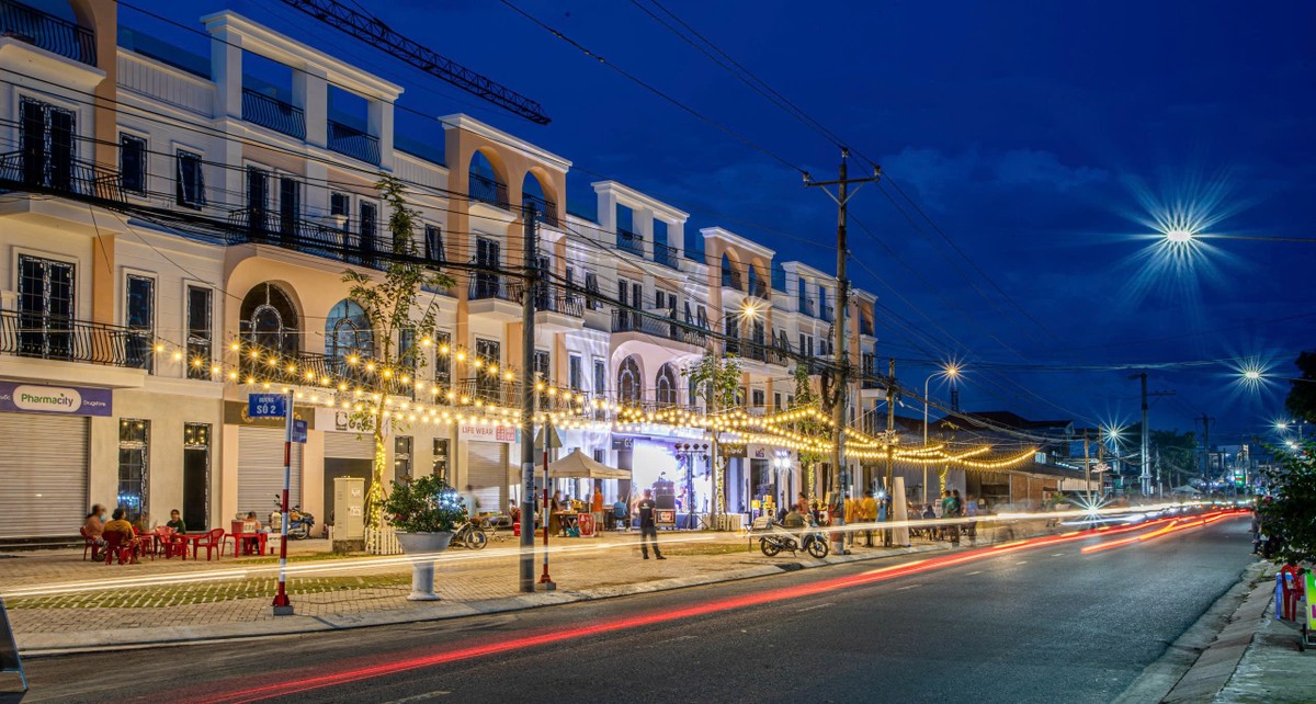 Tân Trụ Royal khai mở tiềm năng kinh doanh, đón dòng lưu thông nhộn nhịp và tạo ra lợi nhuận đều đặn cho chủ sở hữu. Tân Trụ Royal khai mở tiềm năng kinh doanh, đón dòng lưu thông nhộn nhịp và tạo ra lợi nhuận đều đặn cho chủ sở hữu.