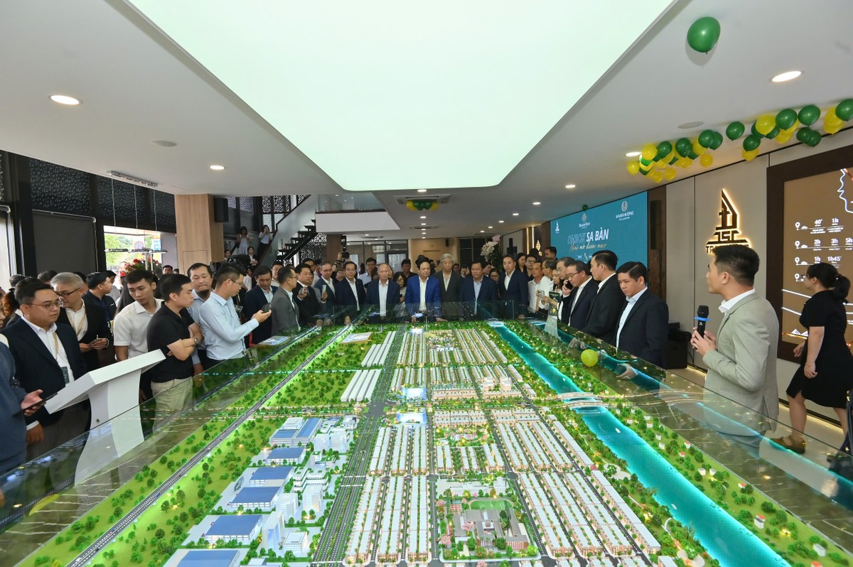 Sự kiện thu hút sự tham dự của hơn 300 khách mời , gồm đối tác, chuyên gia bất động sản, khách hàng và nhà đầu tư.