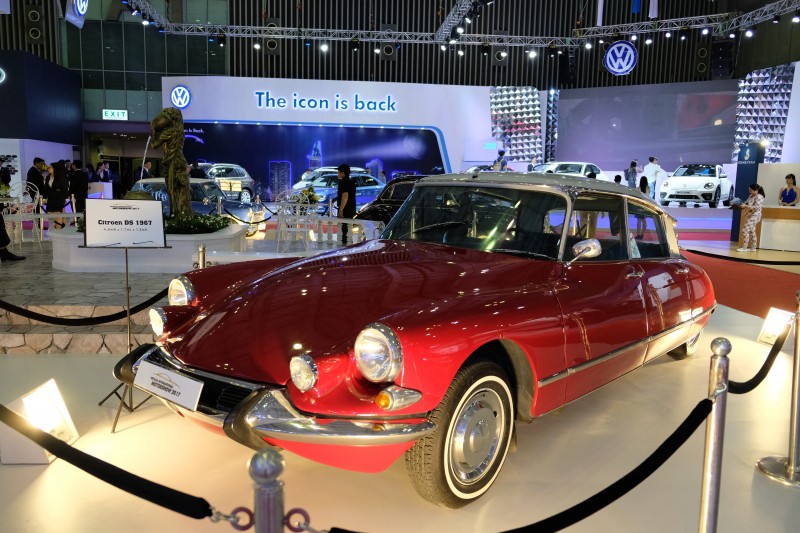 Ngắm dàn xe cổ cực độc tại triển lãm xe nhập khẩu ảnh 1