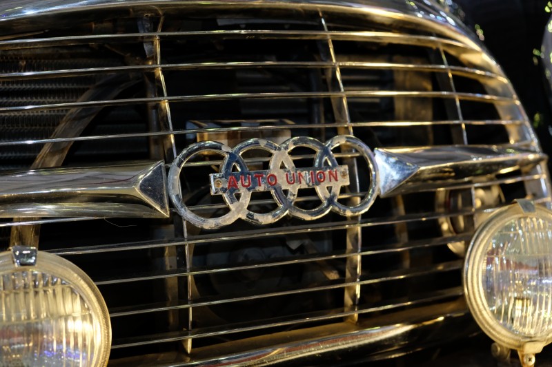 Ngắm dàn xe cổ cực độc tại triển lãm xe nhập khẩu ảnh 6