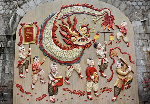 Ngắm tranh bích họa trên những vòm cầu phố Phùng Hưng ảnh 6