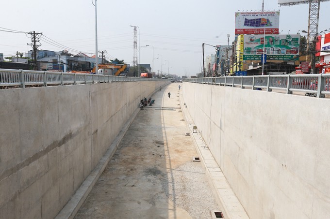Hầm chui cửa ngõ Tây Bắc TP HCM trước ngày thông xe ảnh 3