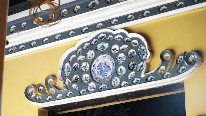 Khách Tây ngưỡng mộ kiến trúc của chùa cổ bậc nhất Sài Gòn ảnh 10