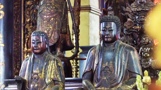 Khách Tây ngưỡng mộ kiến trúc của chùa cổ bậc nhất Sài Gòn ảnh 8