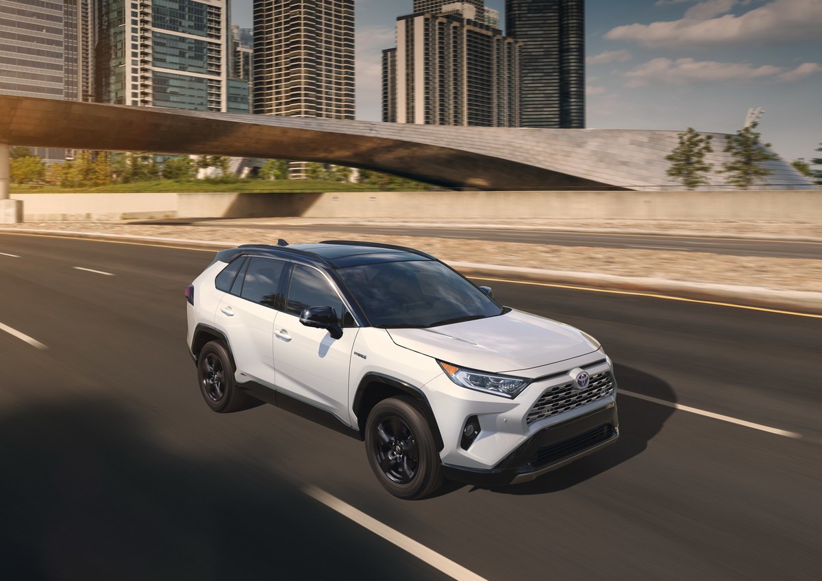 Toyota RAV4 lột xác thiết kế, quyết chiếm ngôi vương ảnh 2 Toyota RAV4 lột xác thiết kế, quyết chiếm ngôi vương ảnh 2