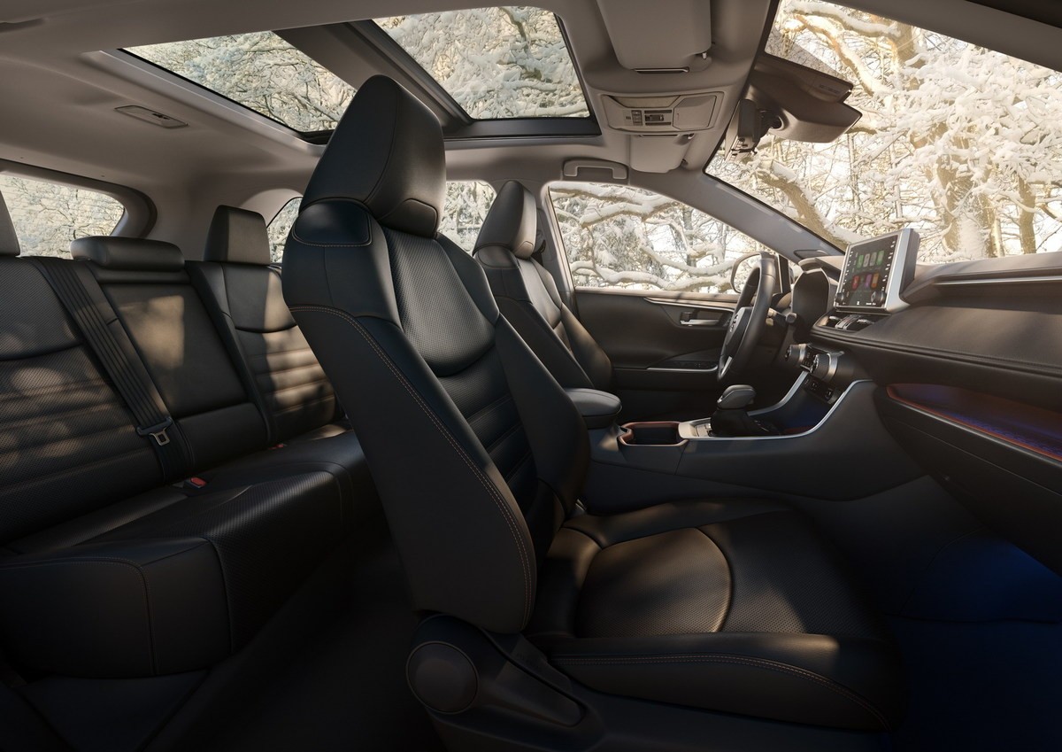 Toyota RAV4 lột xác thiết kế, quyết chiếm ngôi vương ảnh 5 Toyota RAV4 lột xác thiết kế, quyết chiếm ngôi vương ảnh 5