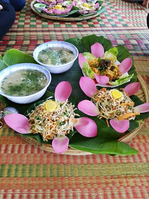 Cánh đồng sen 5 ha nở rộ giữa nắng hạn Ninh Thuận ảnh 6