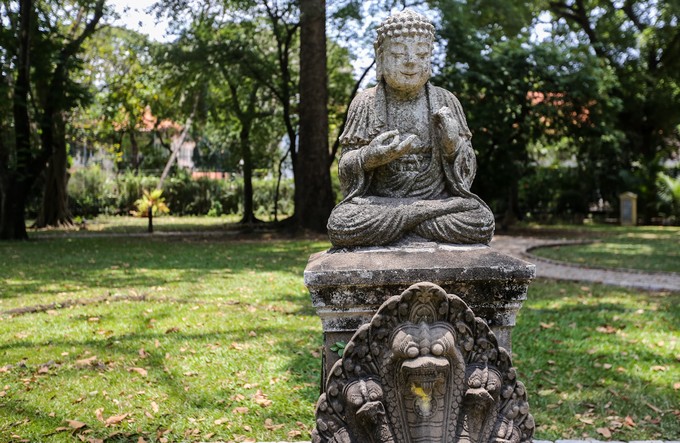 Những món đồ quý trong tòa nhà gần 150 năm tuổi ở Sài Gòn ảnh 10