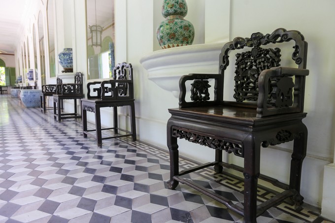 Những món đồ quý trong tòa nhà gần 150 năm tuổi ở Sài Gòn ảnh 2