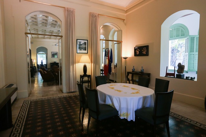 Những món đồ quý trong tòa nhà gần 150 năm tuổi ở Sài Gòn ảnh 7