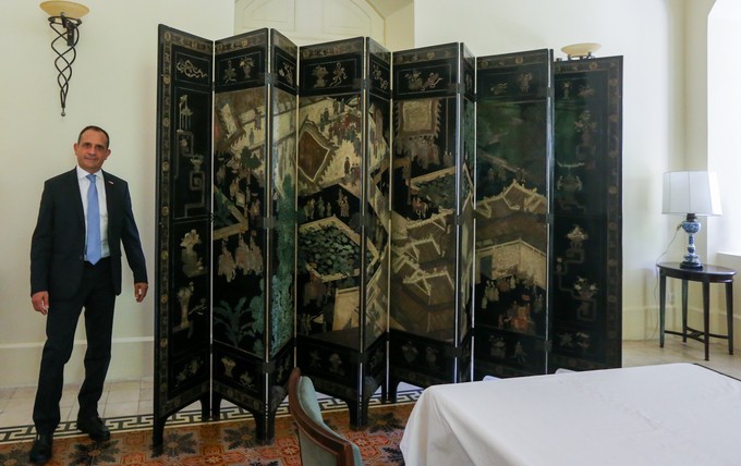 Những món đồ quý trong tòa nhà gần 150 năm tuổi ở Sài Gòn ảnh 8