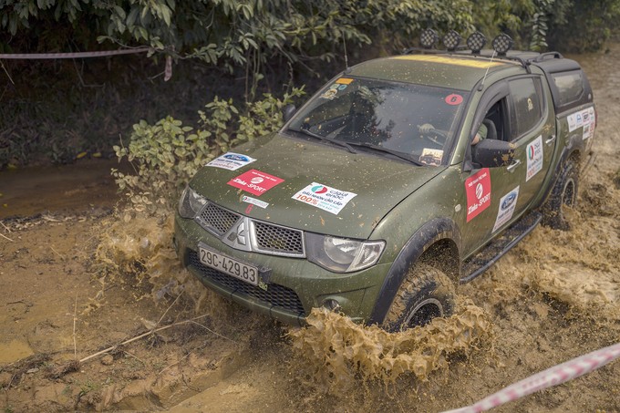 Bán tải Việt tranh tài off-road mừng sinh nhật ở Hà Nội ảnh 2