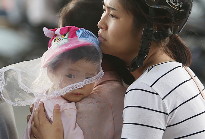 Dòng người đổ về thủ đô sau kỳ nghỉ lễ ảnh 8