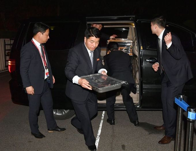 Hậu trường cuộc gặp Kim - Moon ảnh 4