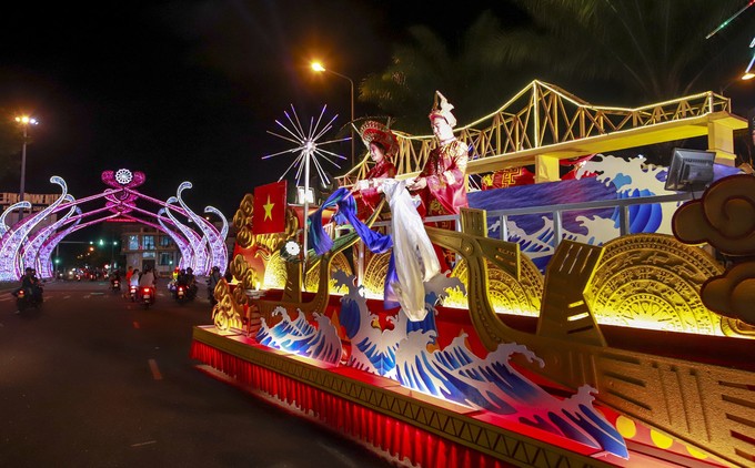 Hàng nghìn người hòa vào Carnaval đường phố ảnh 2