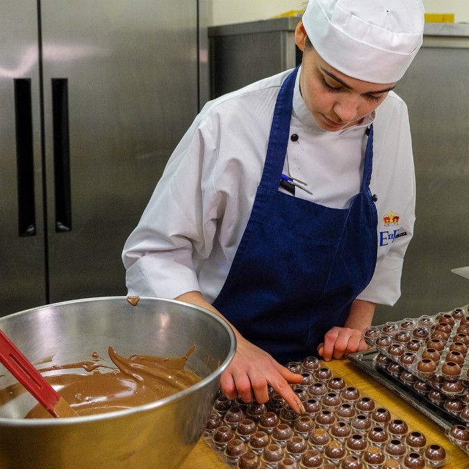 Bên trong căn bếp chế biến bữa tiệc cưới Hoàng gia Anh ảnh 6