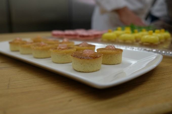 Bên trong căn bếp chế biến bữa tiệc cưới Hoàng gia Anh ảnh 8