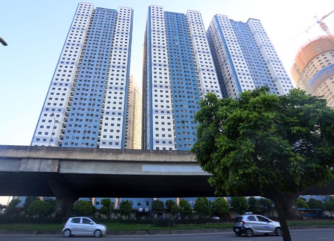 Không có chỗ gửi, dân chung cư để ôtô ở bãi rác ảnh 10