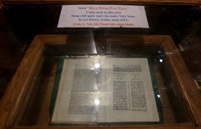Nhà thờ trăm tuổi nơi giữ sách quốc ngữ đầu tiên ảnh 6